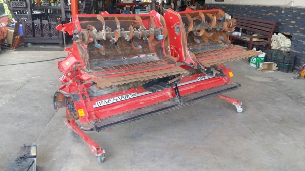 โรตารี่รถไถนั่งขับ  WRS3800BE  เก่าญี่ปุ่น เป็นระบบมอเตอร์ มีรีโมทย์บังคับการทำงาน สามารถพับโรตารี่เก็บได้ ขนาดความกว้างโรตารี่ 79 นิ้ว