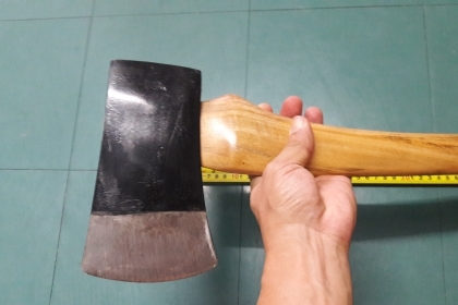 ขายขวานตราเพชร3ปอนงานเก่า40ปี ด้ามไม้นนทองเหลามือสวยๆใหญ่