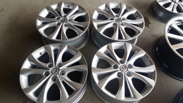 ขายล้อแม็ก mazda3 17"สนใจติดต่อ ตาเล็ก ล้อและยางครับ 081-3747940