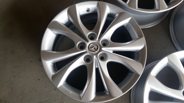ขายล้อแม็ก mazda3 17"สนใจติดต่อ ตาเล็ก ล้อและยางครับ 081-3747940