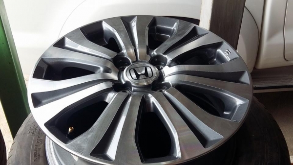 ขายล้อแม็ก honda freed mc 15" สนใจติดต่อ ตาเล็ก ล้อและยางครับ 081-3747940