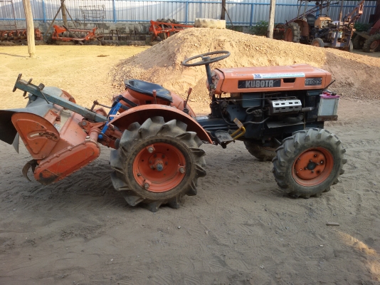 ปัญญาแทรคเตอร์..จัดมาให้ครับ ด่วน!!!คูโบต้าB6000  พร้อมโรตาลี่ รถเข้าร่องอ้อย