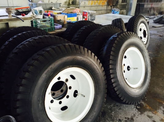 ยางสิบล้อใหม่ๆขนาด1,000-20 พร้อมกะทะมี10เส้น ขายยกชุด 83,000 ครับ