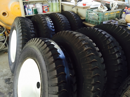 ยางสิบล้อใหม่ๆขนาด1,000-20 พร้อมกะทะมี10เส้น ขายยกชุด 83,000 ครับ