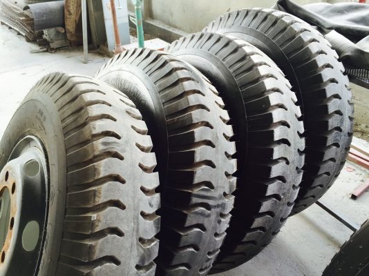 ยางสิบล้อใหม่ๆขนาด1,000-20 พร้อมกะทะมี10เส้น ขายยกชุด 83,000 ครับ