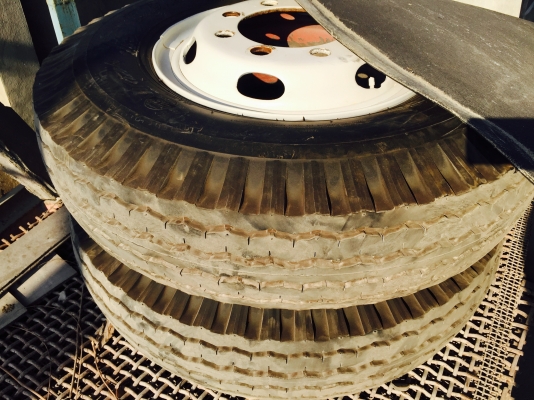 ยางสิบล้อใหม่ๆขนาด1,000-20 พร้อมกะทะมี10เส้น ขายยกชุด 83,000 ครับ