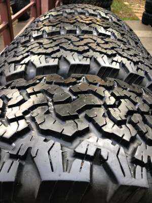 ยาง All BF Goodrich 265 70 17 ปี12 ดอกเต็มติดหนวดทุกเส้น ไม่มีปะ ราคาไม่แพง
