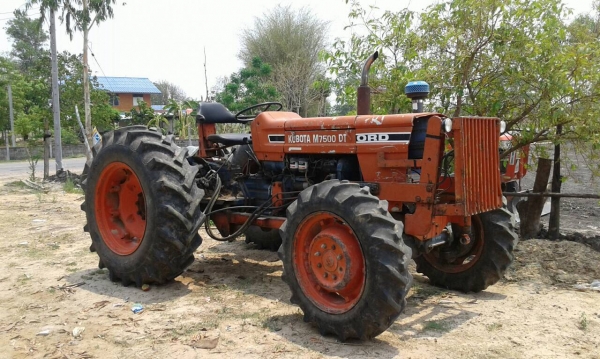 ขาย รถไถ 2 เพลา KUBOTA M7500 อุปกรณ์มีผานดันหน้า ผาน 5 และโรตารี่ เอกสารใบซื้อขาย