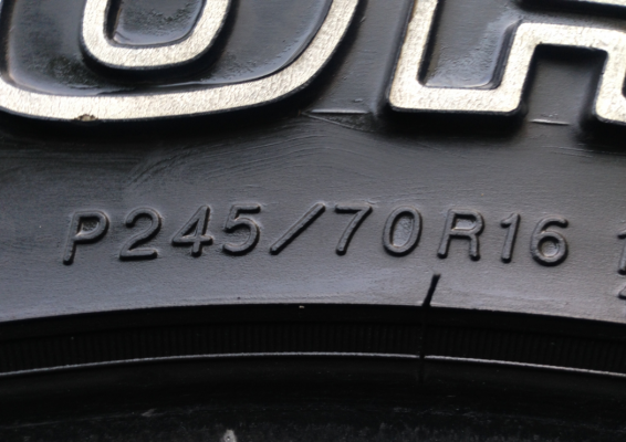 ยาง All Yokohama 245 70 16 ปลายปี13 ดอกเยอะ พร้อมใช้งาน ราคาไม่แพง