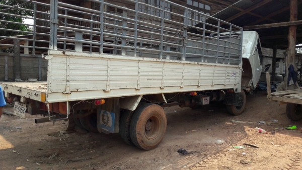 ขาย 6 ล้อ HINO KM779 กระบะยาว 5 เมตร เครื่อง WO4D 117 แรงม้า คัสซีสวยตลอดเส้น ทะเบียนพร้อมโอนครับ ขาย 6 ล้อ HINO KM779 กระบะยาว 5 เมตร เครื่อง WO4D 117 แรงม้า คัสซีสวยตลอดเส้น ทะเบียนพร้อมโอนครับ