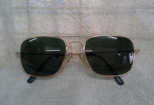 แว่นตาโกลด์ฟิลด์แดนผู้ดี โมเดล 'คาราวาน'  CROWN made in England  14K