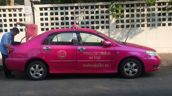 ขายรถแท็กซี่ปลด ลิโม่45,000 เครื่องติดง่าย LPG