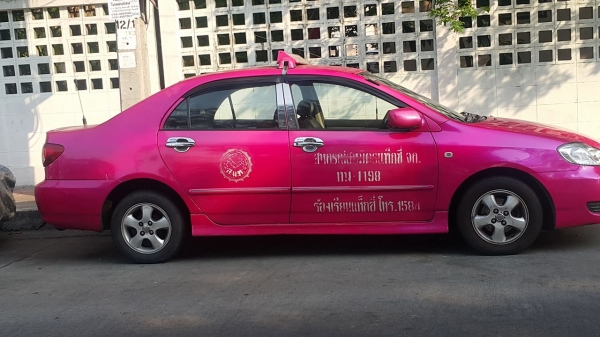 ขายรถแท็กซี่ปลด ลิโม่45,000 เครื่องติดง่าย LPG