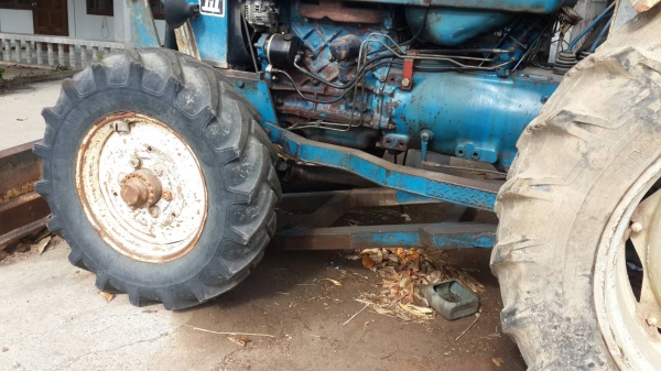 ขายรถไถ FORD 6610 2 เพลาแท้ ใบมีดดันหน้า ไม่มีเอกสาร ราคา 300000 ขายรถไถ FORD 6610 2 เพลาแท้ ใบมีดดันหน้า ไม่มีเอกสาร ราคา 300000