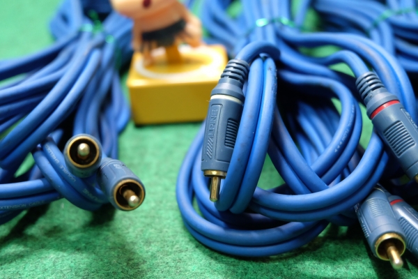 สายสัญญาน RCA Alpine มือสองญี่ปุ่นอย่างดี สายใหญ่ ยาวเส้นละ 5 เมตร สายสัญญาน RCA Alpine มือสองญี่ปุ่นอย่างดี สายใหญ่ ยาวเส้นละ 5 เมตร