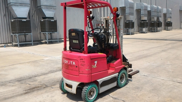 ขายโฟล์กลิฟท์ไฟฟ้านั่งขับ TOYOTA 3FBL7 เก่านอก ขายโฟล์กลิฟท์ไฟฟ้านั่งขับ TOYOTA 3FBL7 เก่านอก