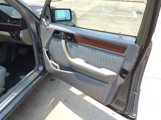 ขายรถเบนส์ W124 รุ่น 300E ปี93 เครื่องเดิมๆออโต้ ไม่เคยติดแก๊ส ตัวท็อป ไฟฟ้าทั้งคัน เบาะหนังแท้ปรับไฟฟ้า พวงมาลัยปรับไฟฟ้า ภายในสวยเดิมๆลายไม้ วิทยุCD ตัวถังเดิมๆไม่มีชน แม็กใหม่ brabas b6 ขอบ 17" ยางใหม่ รถเดิมๆครับ ขับดีมากๆพร้อมใช้ครับ