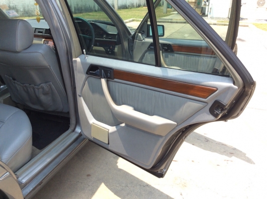 ขายรถเบนส์ W124 รุ่น 300E ปี93 เครื่องเดิมๆออโต้ ไม่เคยติดแก๊ส ตัวท็อป ไฟฟ้าทั้งคัน เบาะหนังแท้ปรับไฟฟ้า พวงมาลัยปรับไฟฟ้า ภายในสวยเดิมๆลายไม้ วิทยุCD ตัวถังเดิมๆไม่มีชน แม็กใหม่ brabas b6 ขอบ 17" ยางใหม่ รถเดิมๆครับ ขับดีมากๆพร้อมใช้ครับ