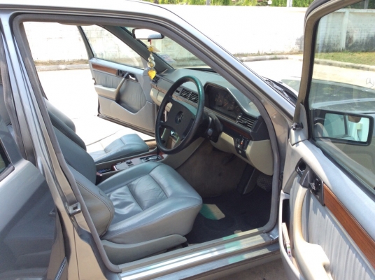ขายรถเบนส์ W124 รุ่น 300E ปี93 เครื่องเดิมๆออโต้ ไม่เคยติดแก๊ส ตัวท็อป ไฟฟ้าทั้งคัน เบาะหนังแท้ปรับไฟฟ้า พวงมาลัยปรับไฟฟ้า ภายในสวยเดิมๆลายไม้ วิทยุCD ตัวถังเดิมๆไม่มีชน แม็กใหม่ brabas b6 ขอบ 17" ยางใหม่ รถเดิมๆครับ ขับดีมากๆพร้อมใช้ครับ