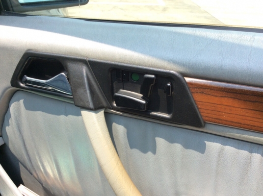 ขายรถเบนส์ W124 รุ่น 300E ปี93 เครื่องเดิมๆออโต้ ไม่เคยติดแก๊ส ตัวท็อป ไฟฟ้าทั้งคัน เบาะหนังแท้ปรับไฟฟ้า พวงมาลัยปรับไฟฟ้า ภายในสวยเดิมๆลายไม้ วิทยุCD ตัวถังเดิมๆไม่มีชน แม็กใหม่ brabas b6 ขอบ 17" ยางใหม่ รถเดิมๆครับ ขับดีมากๆพร้อมใช้ครับ