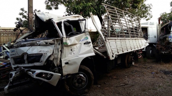 รถบรรทุก 6 ล้อ HINO FC9JJLA เครื่อง-เกียร์-หม้อน้ำดี รถบรรทุก 6 ล้อ HINO FC9JJLA เครื่อง-เกียร์-หม้อน้ำดี