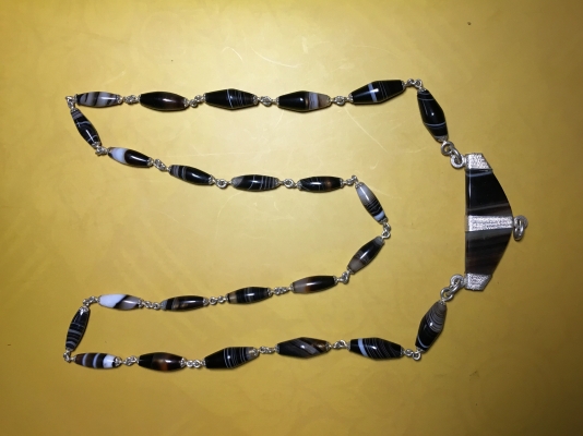 ลูกกำปัด เลี่ยมเงิน เส้นละ 4600 บาท ลูกกำปัด เลี่ยมเงิน เส้นละ 4600 บาท