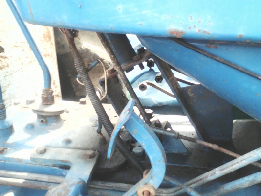 ขายรถไถ FORD 5000 เพลาเดี่ยว ใบมีดดันหน้า 7 จาน ไม่มีเอกสาร ราคา 220000 ขายรถไถ FORD 5000 เพลาเดี่ยว ใบมีดดันหน้า 7 จาน ไม่มีเอกสาร ราคา 220000