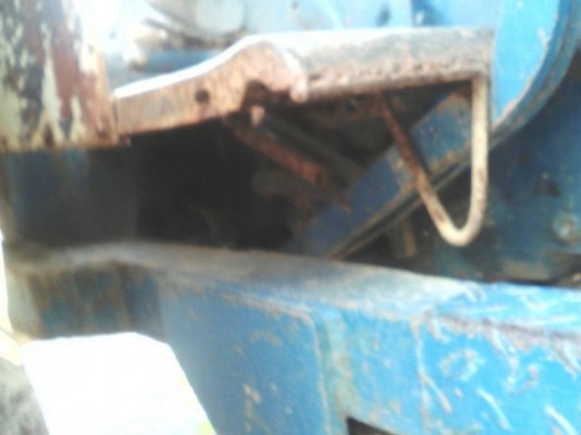 ขายรถไถ FORD 5000 เพลาเดี่ยว ใบมีดดันหน้า 7 จาน ไม่มีเอกสาร ราคา 220000 ขายรถไถ FORD 5000 เพลาเดี่ยว ใบมีดดันหน้า 7 จาน ไม่มีเอกสาร ราคา 220000