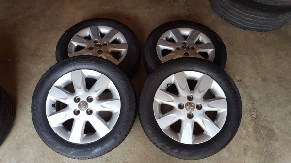 ขายล้อแม็กNissan March ขอบ15 4ล้อ ราคา 3,800 บาท
