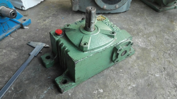 เกียร์ทดเพลาหงาย Bellpony Made in JAPAN เบอร์ 70 ทด 1:10 สภาพใหม่กริ้บๆเดิมๆหมุนนิ่มมาเทสได้ครับ!!