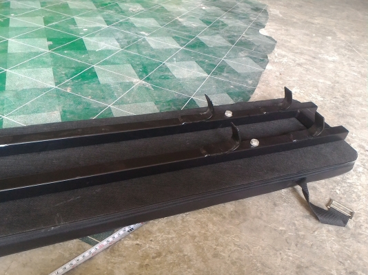 แท่นกระดานสำหรับ ซิทอัพ จากญี่ปุ่น บุฟองน้ำหุ้มอย่างดี มาแค่นี้ (ไม่ครบ )ขาดแท่นฐาน