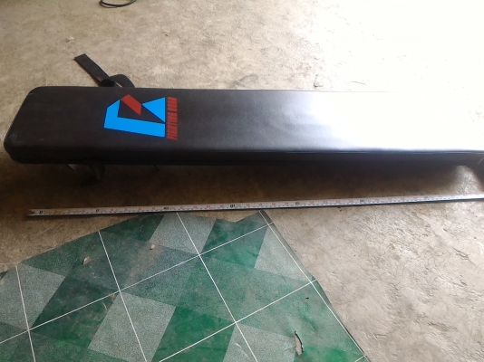 แท่นกระดานสำหรับ ซิทอัพ จากญี่ปุ่น บุฟองน้ำหุ้มอย่างดี มาแค่นี้ (ไม่ครบ )ขาดแท่นฐาน