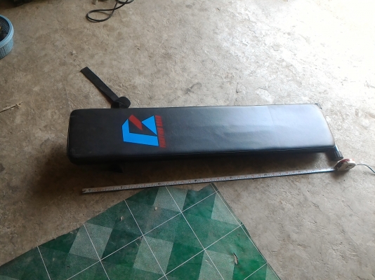 แท่นกระดานสำหรับ ซิทอัพ จากญี่ปุ่น บุฟองน้ำหุ้มอย่างดี มาแค่นี้ (ไม่ครบ )ขาดแท่นฐาน