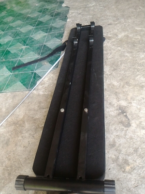 แท่นกระดานสำหรับ ซิทอัพ จากญี่ปุ่น บุฟองน้ำหุ้มอย่างดี มาแค่นี้ (ไม่ครบ )ขาดแท่นฐาน