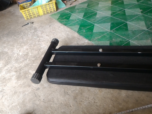 แท่นกระดานสำหรับ ซิทอัพ จากญี่ปุ่น บุฟองน้ำหุ้มอย่างดี มาแค่นี้ (ไม่ครบ )ขาดแท่นฐาน