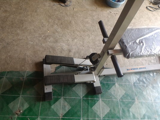 ชุดเครื่องออกกำลังกาย 4 สถานี มี ซิทอัพ, เดินปรับแรงต้านได้ , นอนดึงขา , และยกต้านแรงแขนเหมือนยกน้ำหนัก