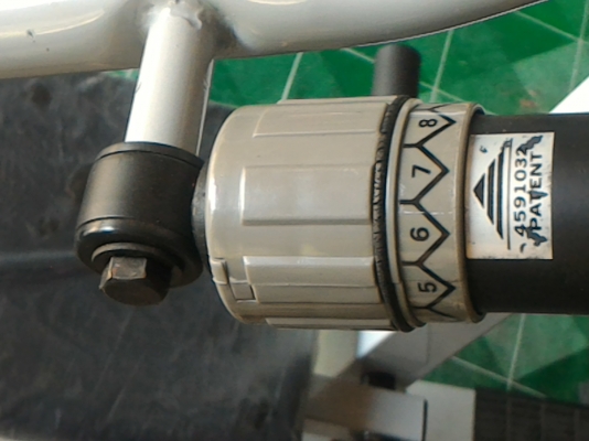 ชุดเครื่องออกกำลังกาย 4 สถานี มี ซิทอัพ, เดินปรับแรงต้านได้ , นอนดึงขา , และยกต้านแรงแขนเหมือนยกน้ำหนัก