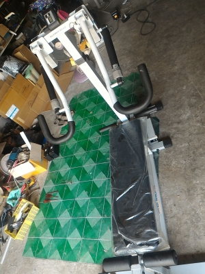 ชุดเครื่องออกกำลังกาย 4 สถานี มี ซิทอัพ, เดินปรับแรงต้านได้ , นอนดึงขา , และยกต้านแรงแขนเหมือนยกน้ำหนัก