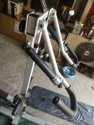 ชุดเครื่องออกกำลังกาย 4 สถานี มี ซิทอัพ, เดินปรับแรงต้านได้ , นอนดึงขา , และยกต้านแรงแขนเหมือนยกน้ำหนัก