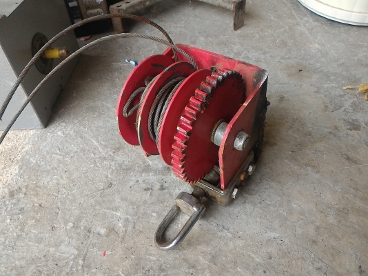 ชุดเพื่องทดแบบตัวหนอนหมุนด้วยมืออัตราทด 1 : 40 หมุนดึงสายสลิงเพื่อยกของ (มีแค่ 20 ตัว )