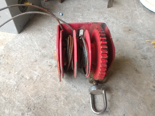 ชุดเพื่องทดแบบตัวหนอนหมุนด้วยมืออัตราทด 1 : 40 หมุนดึงสายสลิงเพื่อยกของ (มีแค่ 20 ตัว )