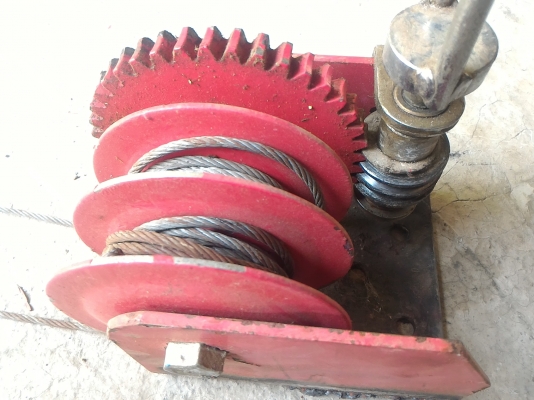 ชุดเพื่องทดแบบตัวหนอนหมุนด้วยมืออัตราทด 1 : 40 หมุนดึงสายสลิงเพื่อยกของ (มีแค่ 20 ตัว )