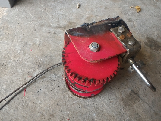 ชุดเพื่องทดแบบตัวหนอนหมุนด้วยมืออัตราทด 1 : 40 หมุนดึงสายสลิงเพื่อยกของ (มีแค่ 20 ตัว )