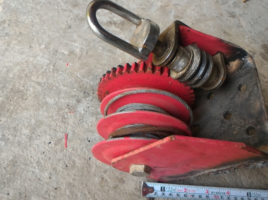 ชุดเพื่องทดแบบตัวหนอนหมุนด้วยมืออัตราทด 1 : 40 หมุนดึงสายสลิงเพื่อยกของ (มีแค่ 20 ตัว )