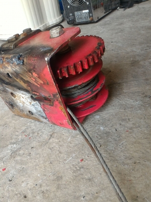 ชุดเพื่องทดแบบตัวหนอนหมุนด้วยมืออัตราทด 1 : 40 หมุนดึงสายสลิงเพื่อยกของ (มีแค่ 20 ตัว )