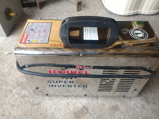 เครื่องเชื่อมไฟฟ้า  DC อินเวอร์ขนาดพกพา ยี่ห้อ ROWE ปรับกรแสได้ 200 A.  จ่ายไฟฟ้าเชื่อมเป็นแบบ DC เชื่อมง่าย