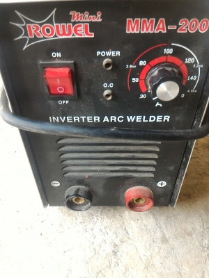เครื่องเชื่อมไฟฟ้า  DC อินเวอร์ขนาดพกพา ยี่ห้อ ROWE ปรับกรแสได้ 200 A.  จ่ายไฟฟ้าเชื่อมเป็นแบบ DC เชื่อมง่าย