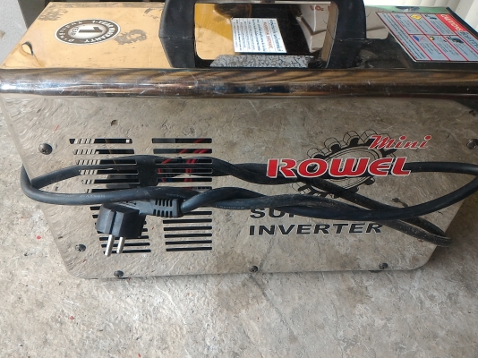 เครื่องเชื่อมไฟฟ้า  DC อินเวอร์ขนาดพกพา ยี่ห้อ ROWE ปรับกรแสได้ 200 A.  จ่ายไฟฟ้าเชื่อมเป็นแบบ DC เชื่อมง่าย