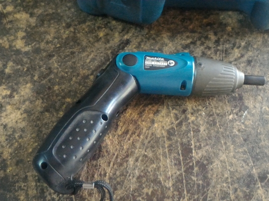 ชุดไขควงไร้สาย Makita ของแท้ ขนาด 4.8 V.   มีดอกเครื่องมือต่างๆให้ครบชุด ชาร์ทและตัวไขควง