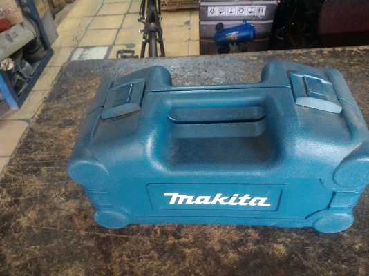 ชุดไขควงไร้สาย Makita ของแท้ ขนาด 4.8 V.   มีดอกเครื่องมือต่างๆให้ครบชุด ชาร์ทและตัวไขควง
